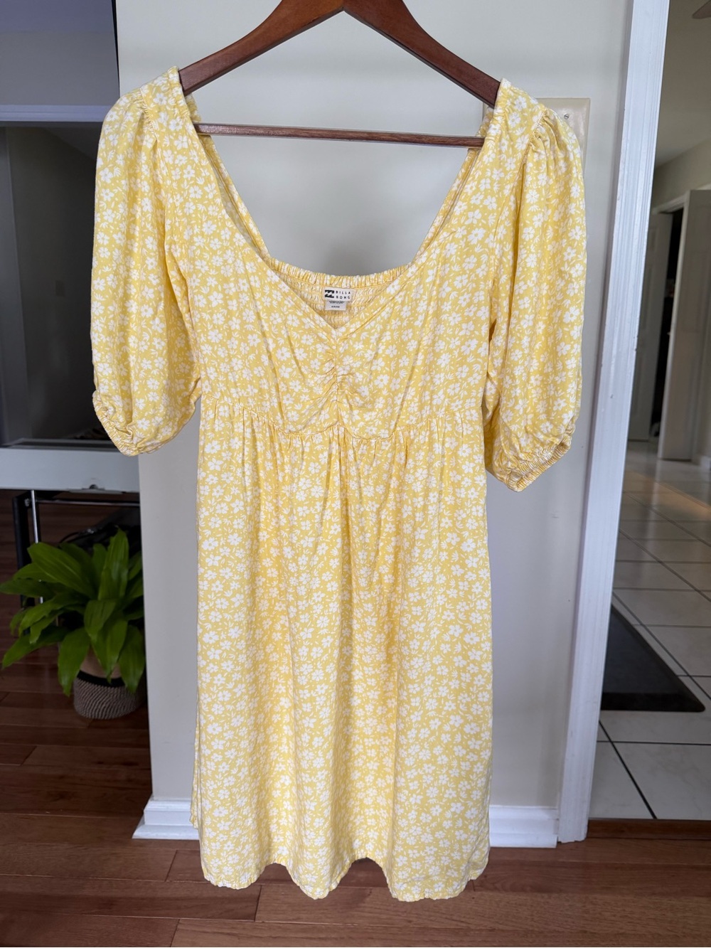 Billabong Yellow and White Floral Puff Sleeve Babydoll Dress Size Small